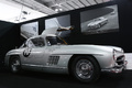 Rétromobile 2013 - Mercedes 300 SL gris 3/4 avant droit porte ouverte