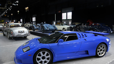 Vente Artcurial - Bugatti EB110 bleu 3/4 avant gauche