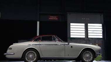 Vente Artcurial - Fiat 8V Coupe Vignale gris/bordeaux profil