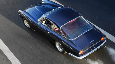 Ferrari 250 GT Lusso bleu 3/4 arrière gauche vue de haut