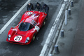 Ferrari 330 P4 rouge 3/4 avant gauche vue de haut