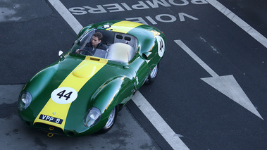 Lotus Eleven vert/jaune 3/4 avant gauche vue de haut