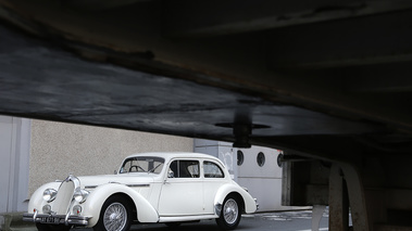 Talbot-Lago blanc 3/4 avant gauche