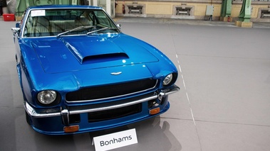 Bonhams - Paris 2017 - Aston Martin V8 Série 3 bleu face avant