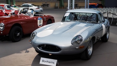 Bonhams - Paris 2017 - Jaguar Type E Lightweight gris 3/4 avant gauche