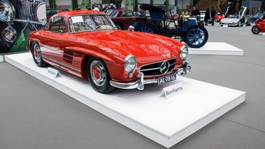 Bonhams - Paris 2017 - Mercedes 300 SL rouge 3/4 avant droit