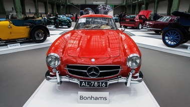 Bonhams - Paris 2017 - Mercedes 300 SL rouge face avant