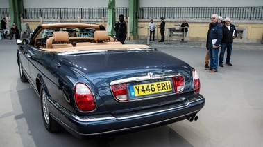 Bonhams - Paris 2017 - Rolls Royce Corniche anthracite 3/4 arrière gauche