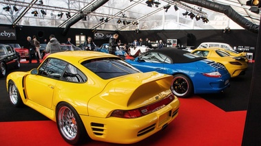 RM Auctions - Paris 2017 - Ruf CTR2 jaune 3/4 arrière droit