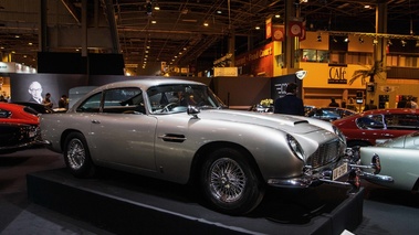 Rétromobile 2017 - Aston Martin DB5 007 3/4 avant droit