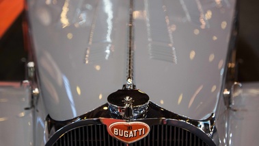 Rétromobile 2017 - Bugatti Type 57 SC Atlantic anthracite logos calandre