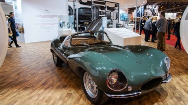 Rétromobile 2017 - Jaguar XKSS 2017 vert 3/4 avant droit