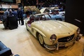 Rétromobile 2017 - Mercedes 300 SL blanc 3/4 avant droit portes ouvertes