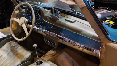 Rétromobile 2017 - Mercedes 300 SL bleu intérieur