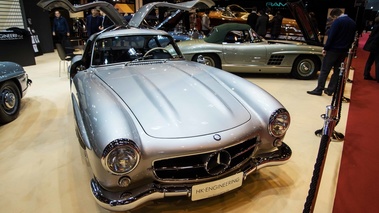 Rétromobile 2017 - Mercedes 300 SL gris face avant