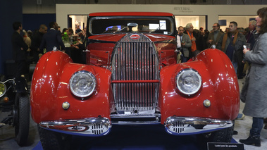 ArtCurial - Paris 2018 - Bugatti Type 57C Coupé Atalante rouge/noir face avant