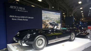 ArtCurial - Paris 2018 - Ferrari 250 GT Cabriolet Série 1 Pininfarina noir 3/4 avant gauche