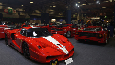 ArtCurial - Paris 2018 - Ferrari FXX rouge/blanc 3/4 avant droit