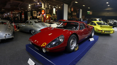 ArtCurial - Paris 2018 - Porsche 904 GTS bordeaux 3/4 avant gauche