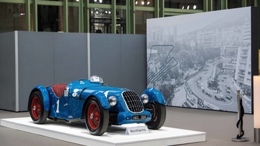 Bonhams - Paris 2018 - ancienne bleu 3/4 avant droit