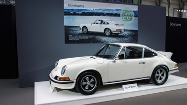 Bonhams - Paris 2018 - Porsche 911 Carrera 2.7 RS Touring blanc profil