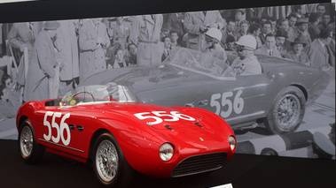 RM Auctions - Paris 2018 - Ferrari 166 MM Spider rouge 3/4 avant droit