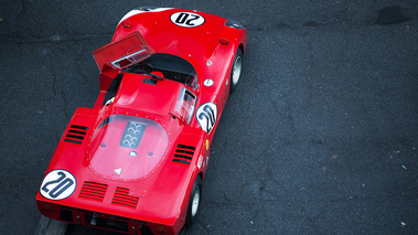 Rétromobile 2018 - Alfa Romeo 33-2 Daytona Coupe rouge 3/4 arrière droit porte ouverte vue de haut