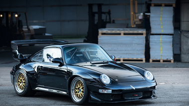 Rétromobile 2018 - Porsche 993 GT2 noir 3/4 avant droit