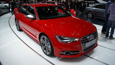 Salon de Francfort IAA 2011 - Audi S6 rouge 3/4 avant droit