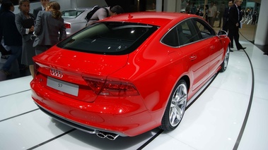 Salon de Francfort IAA 2011 - Audi S7 rouge 3/4 arrière droit