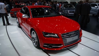 Salon de Francfort IAA 2011 - Audi S7 rouge 3/4 avant droit