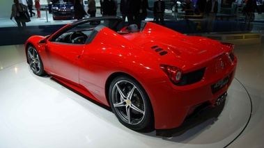 Salon de Francfort IAA 2011 - Ferrari 458 Italia Spider rouge 3/4 arrière gauche