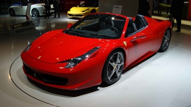 Salon de Francfort IAA 2011 - Ferrari 458 Italia Spider rouge 3/4 avant gauche