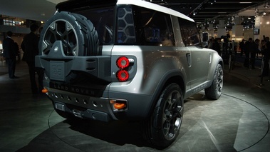 Salon de Francfort IAA 2011 - Land Rover Defender Concept 3/4 arrière droit