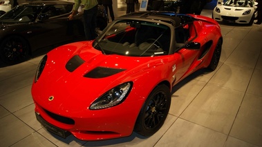 Salon de Francfort IAA 2011 - Lotus Elise S rouge 3/4 avant gauche