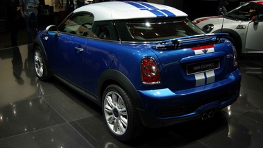 Salon de Francfort IAA 2011 - Mini Coupé Cooper S bleu/blanc 3/4 arrière gauche