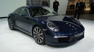 Salon de Francfort IAA 2011 - Porsche 991 Carrera S bleu 3/4 avant droit