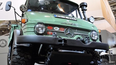 Mercedes Unimog, vert, c-plongée