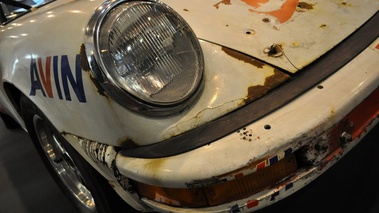 Porsche 911, blanche, détail rouille