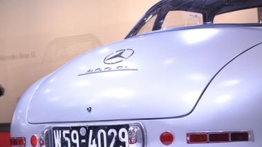 Mercedes 300 SL, gris 3-4 ard