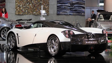 Top Marques Monaco 2012 - Pagani Huayra blanc 3/4 arrière gauche