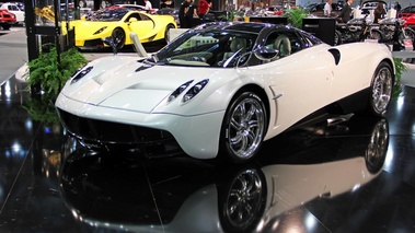 Top Marques Monaco 2012 - Pagani Huayra blanc 3/4 avant gauche