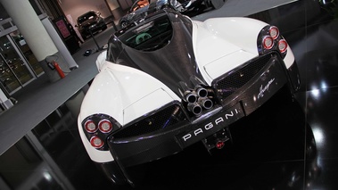 Top Marques Monaco 2012 - Pagani Huayra blanc face arrière penché