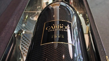 Champagne Carbon debout