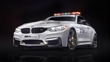 BMW M4 Safety Car DTM - 3/4 avant gauche