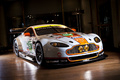 Aston Martin V8 Vantage GTE Gulf 3/4 avant droit penché