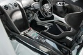 Bentley Continental GT3 blanc intérieur debout