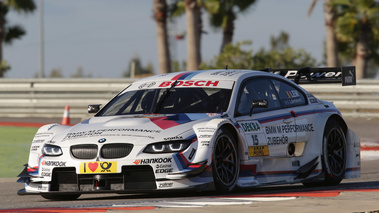 BMW M3 DTM blanc 3/4 avant gauche