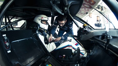 BMW M3 DTM blanc pilote 2