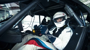 BMW M3 DTM blanc pilote 3